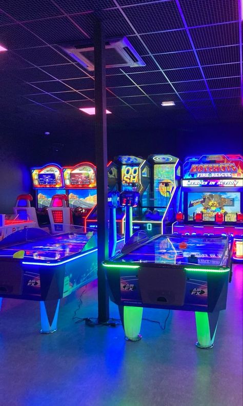 Small Arcade Business, Blue Arcade Aesthetic, Game Arcade Aesthetic, Game Zone Aesthetic, Arcade Game Aesthetic, Retro Arcade Aesthetic, Arcade Games Aesthetic, 80s Arcade Aesthetic, Arcade Business