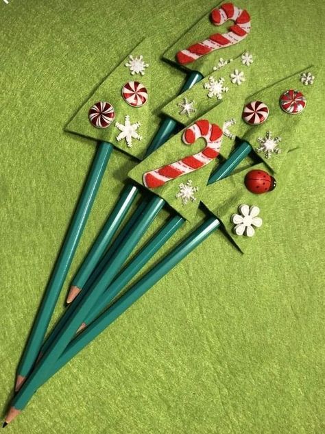 Pencil Toppers Diy, Pencil Crafts, Sensory Book, Pencil Toppers, Christmas Market, Christmas Crafts Diy, Advent, Diy And Crafts, Christmas Crafts