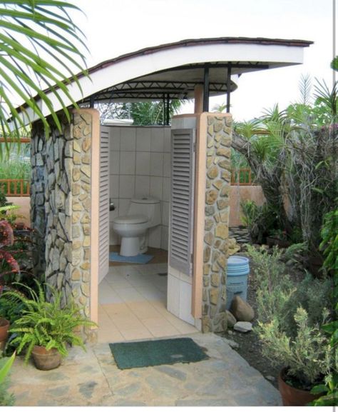 Outdoor Pool Bathroom Ideas, Outdoor Bathroom Design Ideas, Outdoor Pool Bathroom, Outside Toilet, Outdoor Bathroom Design, Outdoor Toilet, Outdoor Showers, Pool Bathroom, Outdoor Bathroom