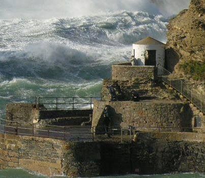 Portreath cornwall uk... The jam pot❤️ Britain Landscape, England Art, St Michael's Mount, Stormy Seas, South West Coast Path, Wild Weather, Waves Sea, Devon And Cornwall, Stormy Sea