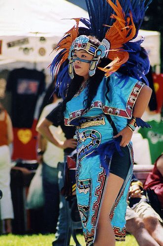 Aztec woman Aztec Traditional Clothing, Natlan Redesigns, Aztec Clothing Traditional, Aztec Clothes, Aztec Outfit, Aztec Dancer, Aztec Women, Aztec Costume, Aztec Clothing