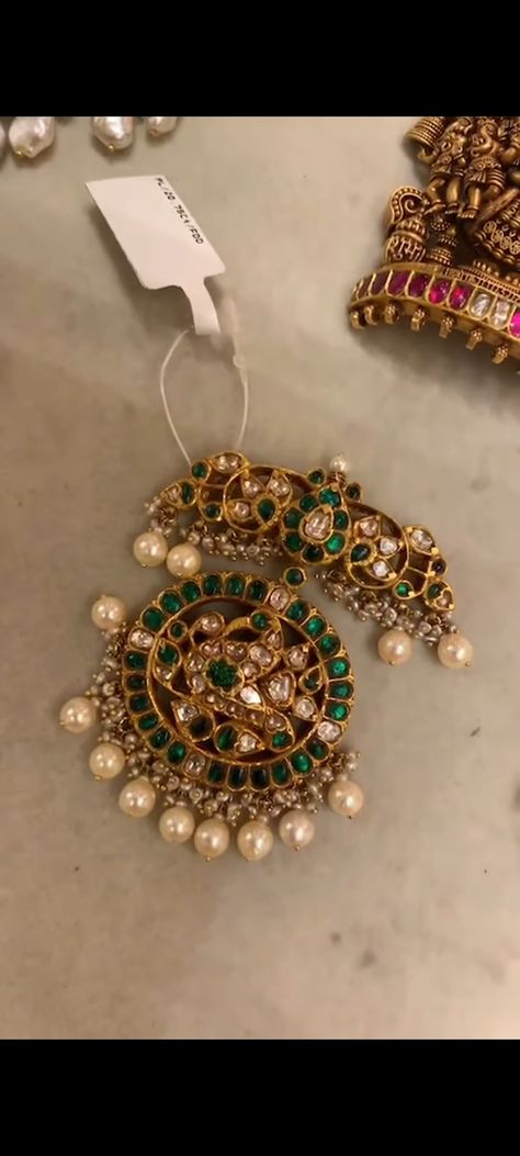 Gajraj Jewellers, Kundan Lockets, Kundan Pendant Set, Indian Wedding Jewelry Sets, Silver Jewelry Accessories, Antique Necklaces Design, Antique Gold Jewelry Indian, Diamond Jewelry Set, Diamond Pendants Designs