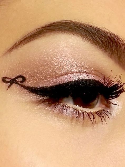 Simple but very pretty. Don't you agree? - Imgur Daring Makeup, Eyeliner Glitter, Easy Winged Eyeliner, Permanente Make-up, Eyeliner Styles, Winged Eyeliner, Long Lashes, Asian Makeup, Eye Make