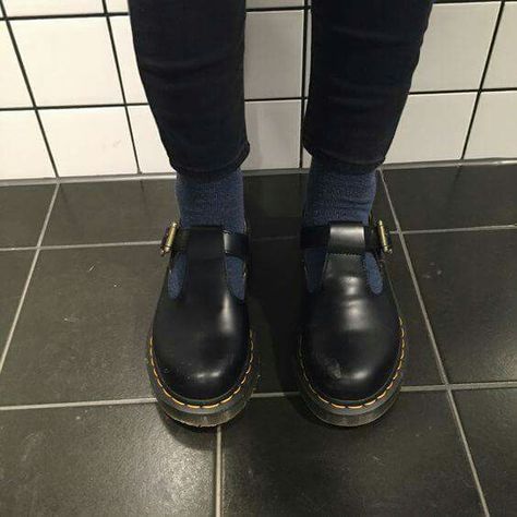 Dr Martens Polley, Dr Martens Mary Janes, Dr Martens Outfit, Doc Martens Outfit, Ugly Shoes, Shoe Inspo, Looks Street Style, Looks Black, Dream Shoes