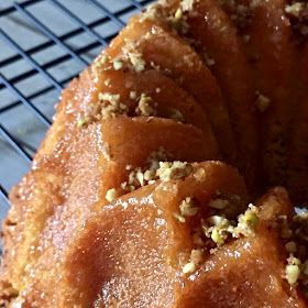 Baklava Bundt Cake, Cake Printer, Toast In The Oven, Bundt Cake Pan, Peanut Butter Cake, Vanilla Cake Recipe, Banana Nut Bread, Nut Bread, Bundt Cakes Recipes