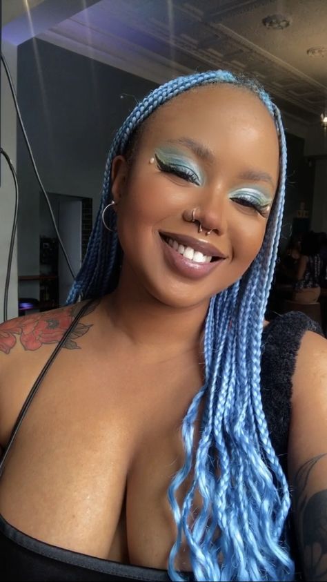 Light blue box braids with blue eye makeup. @Adillxh Periwinkle Box Braids, Icy Blue Braids, Light Blue Braids For Black Women, Light Blue Knotless Braids, Light Blue Box Braids, Box Braids With Blue, Blue And White Braids, Blue And Blonde Braids, Blonde And Blue Braids