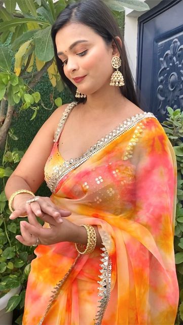 wardrobe luxury by Shreya on Instagram: "Tie dye mirror work organza saree .To buy e 8851109873 or dm. Follow our page for more trending saree videos #saree #sarees #fashionblogger #trendingreels #viralvideos #sareelove #fashion #styleblogger" Tie Dye Saree, Trending Saree, Farewell Sarees, Long Dress Design, Net Saree, Organza Saree, Mirror Work, Bollywood Saree, Party Wear Sarees