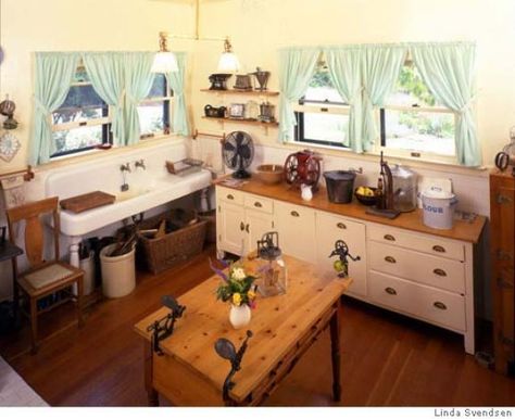 1915 Kitchen, 1912 Kitchen, 1900s Kitchen, Period Kitchen, Unfitted Kitchen, Jane Powell, Bungalow Kitchen, Vintage Kitchens, Retro Country