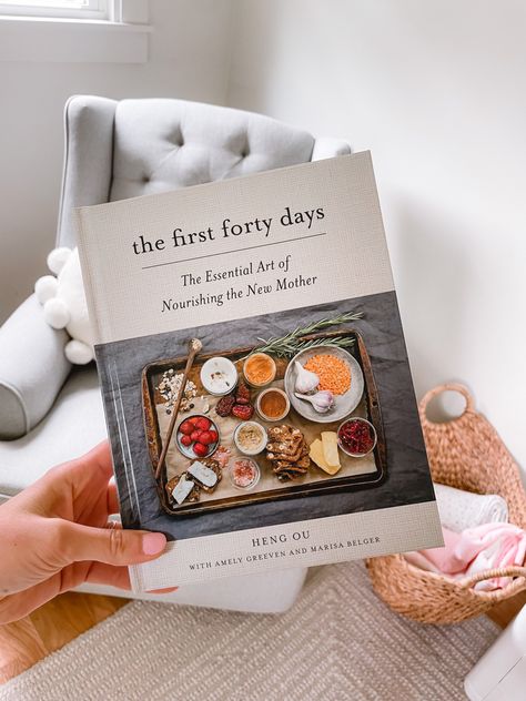 First Forty Days, Gift Box For Mom, Postpartum Healing, Postpartum Gift, Doula Care, Spring Meals, Pregnancy Gift Box, Pregnancy Books, Pregnancy Must Haves