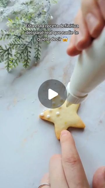 How To Make Royal Icing, Royal Icing Como Hacer, Royal Icing Christmas Cookies, Instagram C, December 22, Icing Cookies, Royal Icing Cookies, Royal Icing, Christmas Cookies