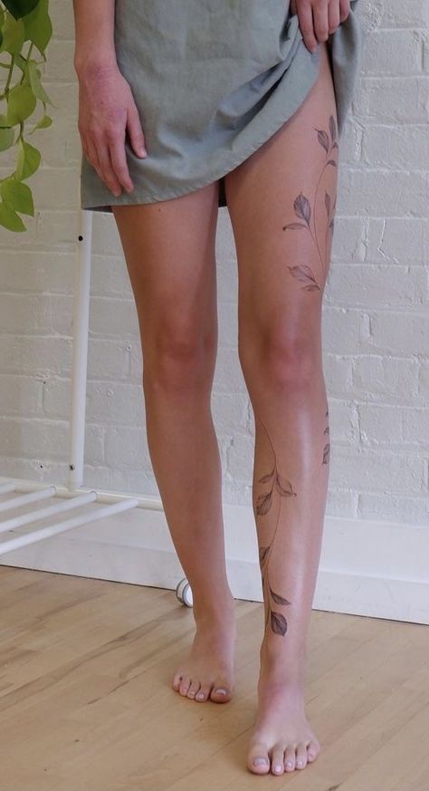 Tattoo Bein Frau, Wrap Around Tattoo, Wrap Tattoo, Leg Tattoos Women, Leg Sleeve Tattoo, Thigh Tattoos Women, Classy Tattoos, Leg Tattoo, Discreet Tattoos