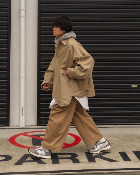 Japanese Street Fashion Women, Ryo Takashima, Streetwear Magazine, Slacks Outfit, Study Reference, Mens Fashion Week Street Style, Japan Fashion Street, Outfit Oversize, Men Street Fashion