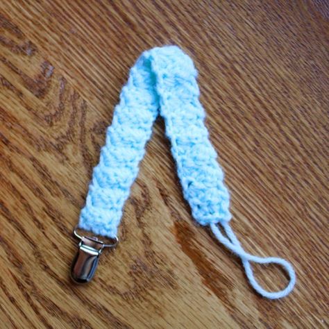 Baby Things To Make, Pacifier Holder Pattern, Binky Clips Diy, Crochet Pacifier Holder, Crochet Pacifier, Crochet Pacifier Clip, Pacifier Clips Diy, 26 Weeks Pregnant, Crochet Baby Projects