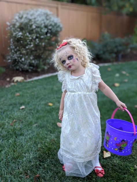 Creepy Doll Costume Diy, Diy Creepy Doll Costume, Creepy Doll Costume For Kids, Creepy Doll Diy, Creepy Doll Halloween Costume, Annabelle Costume, Scary Kids Costumes, Creepy Doll Costume, 2022 Costumes