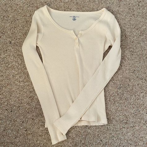 New Without Tags, Never Worn, Brandy Melville Cream Ribbed Long Sleeve Button Down Top Brandy Long Sleeve, 6th Form Outfits, Cream Long Sleeve Top, Zelly Top, Brandy Top, Downtown Outfits, Vintage Crop Tops, Dr Closet, Striped Long Sleeve Shirt