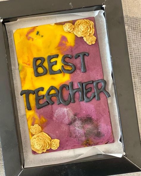 Marshmadoh | Custom Cakes in Gurgaon and Delhi on Instagram: "Teachers Day Gift Box is here ! This time we are celebrating it with White Chocolate Bars that look gorgeous. They can be customised with personalised name and a short message …We have choosen our pyramid chocolate bar shape as it is so luxurious to look at … Swipe to see pictures and packaging video … DM to know more about order process !" White Chocolate Bars, Home Business Organization, Teachers Day Card, White Chocolate Bar, Custom Chocolate, Teachers Day Gifts, Crafts For Gifts, Short Messages, Short Message