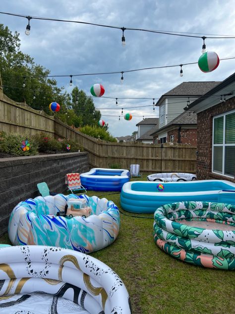 Pool Party Diy Ideas, Water Party Adults, Outdoor Movie Pool Party, Paddling Pool Party, Kiddie Pool Party Ideas For Adults, Byop Pool Party, Minnidip Pool Ideas, Picnic Pool Party Ideas, Backyard Activities For Adults