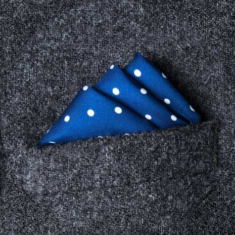 How To Fold The Stairs Pocket Square | Ties.com Handkerchief Folding, Suit Handkerchief, Pocket Square Folds, Green Pocket Square, Pocket Square Styles, Pocket Square Wedding, Pocket Handkerchief, Neck Tie Knots, Art Of Manliness