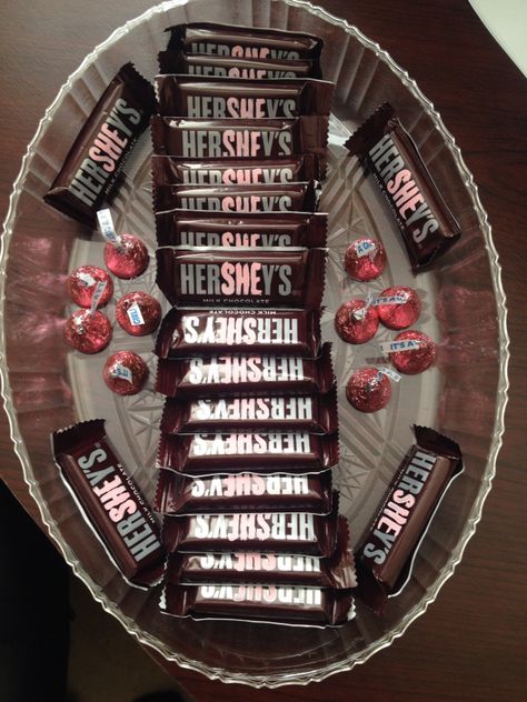 HerSHEy bars, with the SHE painted in pink! Hershey Bar, Hershey Kisses, Birth Announcement, Baby Shower Decorations, To My Daughter, Baby Shower, Pink