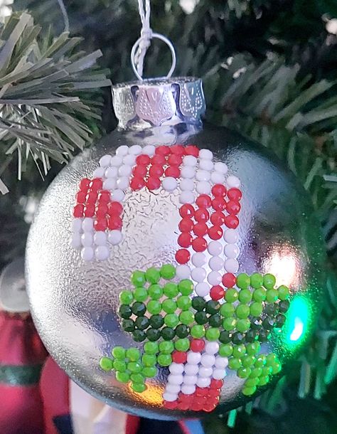 Diamond Dot Ornaments, Diamond Art Christmas Ornaments, Leftover Diamond Dots, Leftover Diamond Painting Beads Ideas, Diamond Dots Craft, Christmas Ball Ornaments Diy, Diy Rhinestone Crafts, Painting Ornaments, Advent Calendar Diy