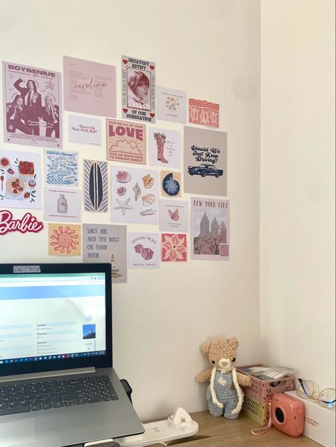 Desk-setup with a laptop and a keyboard, a crochet bear, pastel crates filled with stationary, and other pink and white items. On the wall behind are posters of taylor swift and harry styles lyrics as well as a Boygenius poster and other aesthetic art posters #roomdecor #deskaesthetic #deskgoals #roomdecorideas #crochet #taylorswift #taylorswiftlyrics #harrystyleslyrics #harrystyles #boygenius #aestheticroomideas #studymotivation #pink #blue #yellow #pastel #art #posters #posterwall Picture Wall Desk, Desk Motivation Wall, Pastel Crates, Wall Behind Desk, Cubicle Aesthetic, Desk Posters, Boygenius Poster, Desk Wall Decor, Taylor Swift And Harry Styles