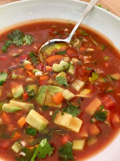 Gazpacho With V8, Gaspacho Soup Recipe Easy, Gaspacho Soup, Soup Recipe Easy, Cold Soups, Gazpacho Recipe, Summer Soup, Greek Salad Recipes, Grilled Dinner