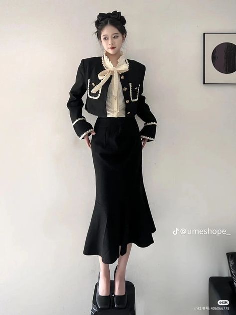 The Glory Outfit, Vintage Outfits 90s Retro Dress, Long Skirt Fashion, Makeup Mistakes, Elegant Dresses Classy, Kawaii Fashion Outfits, Korean Fashion Dress, Make Mistakes, Classy Work Outfits