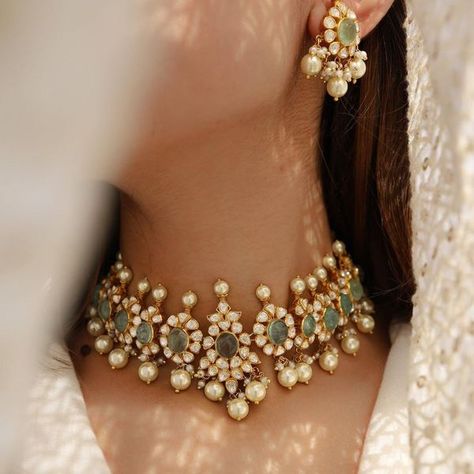 10 Amazing New Instagram Stores For Bridal Jewellery! Brown Stuff, Wedding Jewelry Sets Bridal Jewellery, Bridal Jewellery Inspiration, Choker Necklace Designs, India Wedding, Indian Bridal Jewelry Sets, Bridal Jewellery Design, Jewelry Set Design, Bridal Jewelry Collection