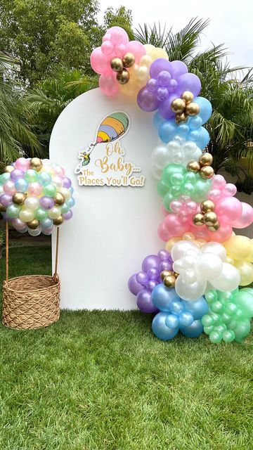 Oh The Places You Will Go Party, Cute Baby Shower Ideas Themes, Oh The Places You Will Go Baby Shower Theme, Oh The Places You Will Go Balloon Arch, Oh The Places Youll Go Baby Shower, Dr Seuss Flowers, Dr Seuss Balloon Arch, Oh Baby The Places Youll Go, Dr Suess Balloon Garland