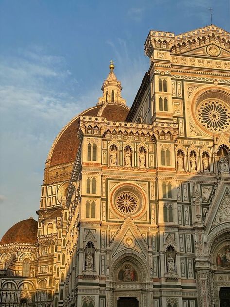 Europe Architecture Aesthetic, Florence Italy Architecture, Italy Art Aesthetic, Florence Italy Winter Aesthetic, Firenze Italy Aesthetic, Italy Aesthetic Florence, Italy Florence Aesthetic, Italy Trip Aesthetic, Rich Italian Aesthetic