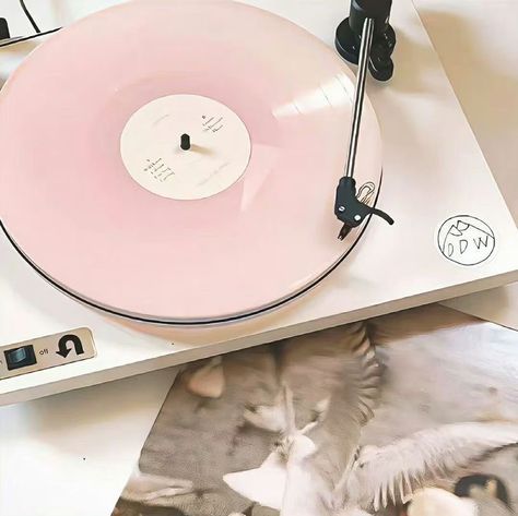 Pink Record Player, Pink Record, Wallpers Pink, Kutek Disney, Mode Ulzzang, Pink Music, Soft Pink Theme, Baby Pink Aesthetic, Pink Aura