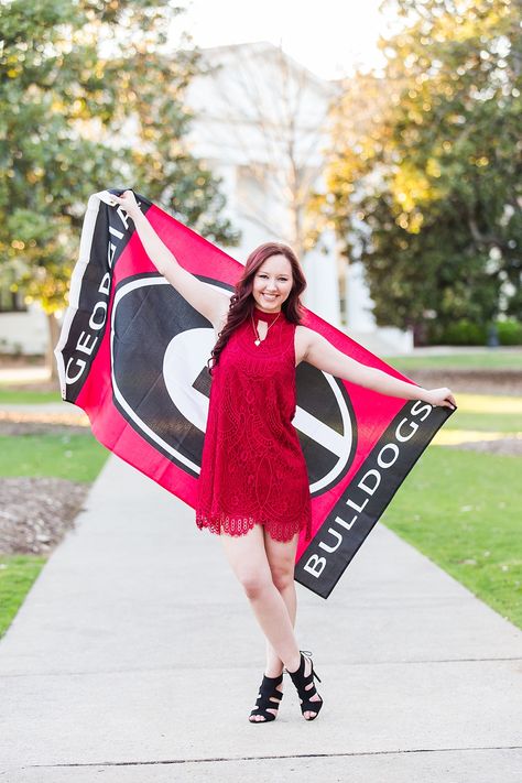 College Campus Senior Pictures, Uga Senior Pictures, Cap And Gown Picture Ideas, Uga Graduation, Grad Picture Ideas, College Grad Photos, Senior Year Pictures, Cap And Gown Photos, Softball Senior Pictures