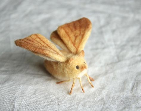 Felt Needle Animals, Needle Felted Bugs, Felt Creatures, Felt Bugs, Needle Felt Art, Bug Crafts, Wool Felt Projects, Felt Food, Wool Art