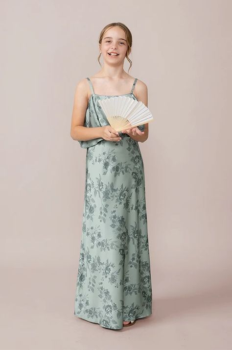 Junior Bridesmaid Dresses & Outfits to Shop Right Now Champagne Bouquet, Bridesmaid Dresses Floral, Lavender Gown, Junior Bridesmaid Gifts, Blue Chiffon Dresses, Wedding Parties Colors, Junior Bridesmaids, Blushing Bride, Bridesmaid Dress Colors