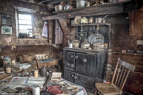 Abandoned Farmhouse, Derelict House, Military Box, Titanic Sinking, Derelict Buildings, Ancient Books, Tin Cans, Old Newspaper, Frozen In Time