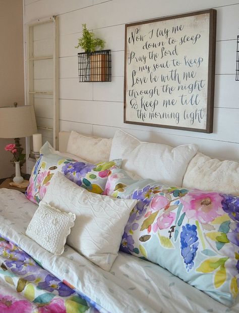 Spring Bedroom Decor Ideas, Comfy Bedroom Decor, Simple Spring Decor, Bedroom Spring, Spring Bedroom Decor, Spring Decor Ideas, Theme Bedroom, Spring Bedroom, Comfy Bedroom