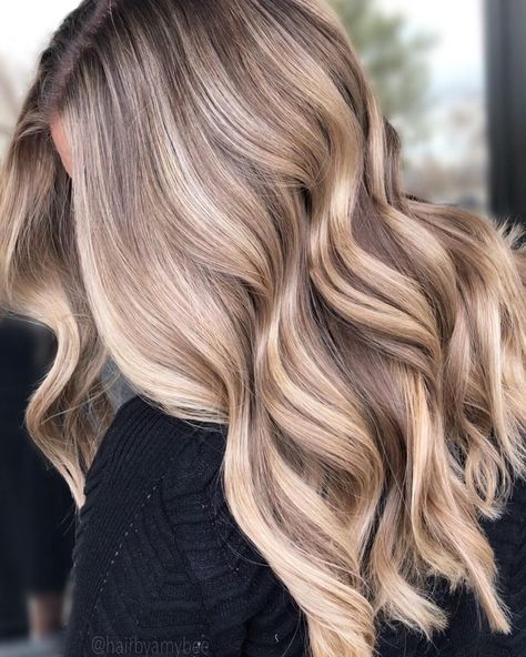 Foils On Dark Hair, Best Balayage, Honey Blond, Balayage Hair Color, Blond Balayage, Ombre Hair Blonde, Cooler Style, Balayage Blonde, Honey Blonde Hair