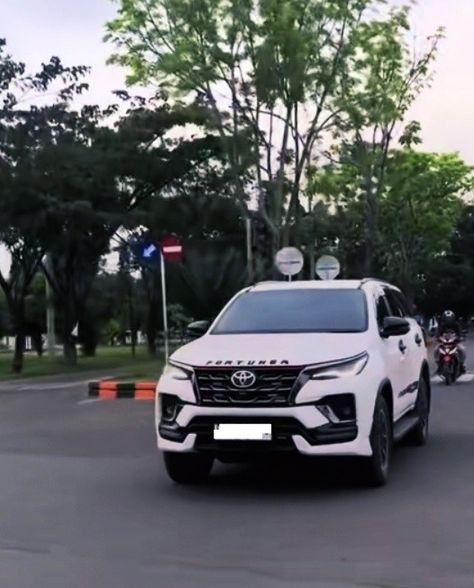 Bukan mobil sy cuman sy foto Mobil Fortuner, Toyota, Vehicles