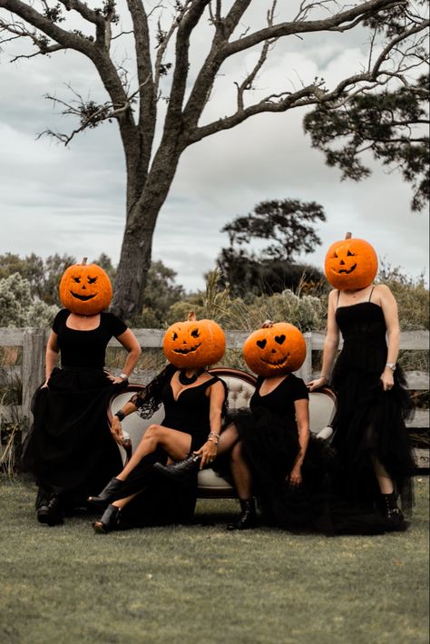 Pumpkin Head Group Photoshoot, Group Pumpkin Head Photoshoot, Pumpkin Head Photoshoot Siblings, Pumpkin Head Photoshoot Friends Black, Spooky Poses, Pumpkin Head Photoshoot Friends, Pumpkin Shoot, Pumpkinhead Photoshoot, Halloween Party Pictures