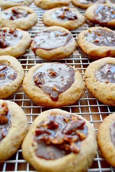 Kentucky Derby Cookies - pecan shortbread thumbprints filled with pecans, bourbon, and chocolate.  A fun take on the traditional Derby Pie. Perfect for parties!  | www.theHungryTravelerBlog.com Kentucky Derby Cookies, Derby Cookies, Kentucky Derby Food, Kentucky Derby Recipes, Derby Recipe, Derby Party Food, Kentucky Derby Party Food, Pecan Shortbread, Derby Pie