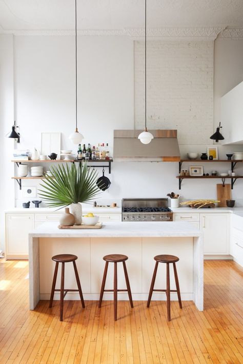 23 Pinterest-Perfect Kitchens You Need to See Furniture Lookbook, Dreamy Lighting, Modern Boho Kitchen, Modern Apartment Decor, Loft Space, Decor Studio, Interior Minimalista, Classic Kitchen, Scandinavian Kitchen