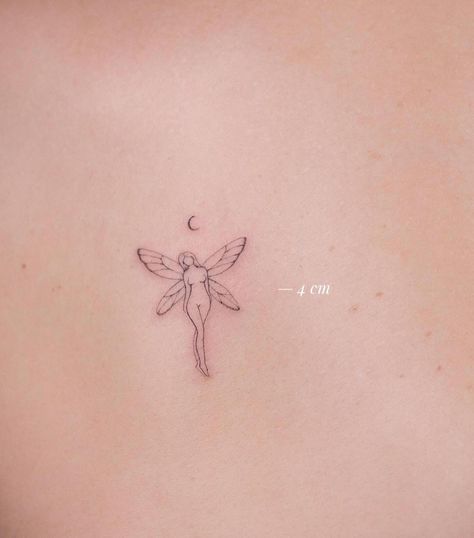 Little tattoos of the Chiara’s back 🧚💫 • • • • #tattoo #tattoos #tattooideas #smalltattoo #smalltattoosforgirls #smalltattooideas #littletattoo #tinytattoo #minitattoo #minimaltattoo #finelinetattoo #finelinetattooartist #singleneedletattoo #milanotattoo Small Fairy Tattoo, Faerie Tattoo, Small Fairy Tattoos, Delicate Tattoos For Women, Small Back Tattoos, Chic Tattoo, Flower Tattoo Arm, Petite Tattoos, Tasteful Tattoos