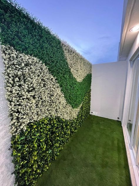 Turf Wall Decor, Floral Entrance, Hedges Landscaping, Artificial Vertical Garden, Artificial Grass Wall, Artificial Green Wall, Garden Wall Designs, Contemporary House Exterior, Flower Wall Backdrop