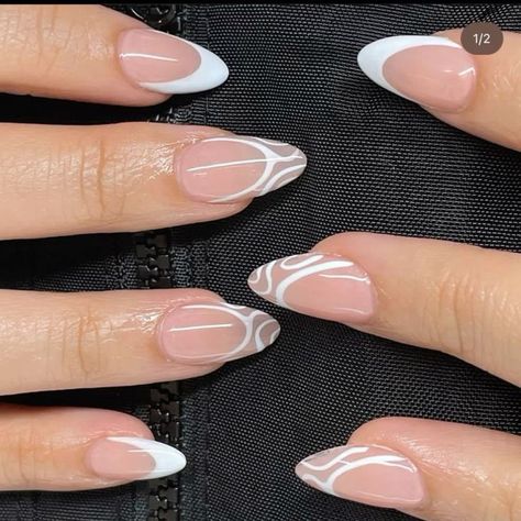 Short Almond Minimalist Nails, Purple Nails Simple, Lilac Nail Designs, White Fall Nails, Lilac Nails, Chic Autumn, Autumn Look, Classic French Manicure, Simple Acrylic Nails