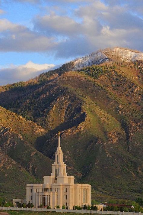 Payson Temple, Lds Pictures, Jesus Christ Lds, Lds Temple Pictures, Lds Mission, Church Aesthetic, Mormon Temples, Temple Pictures, Pictures Of Christ