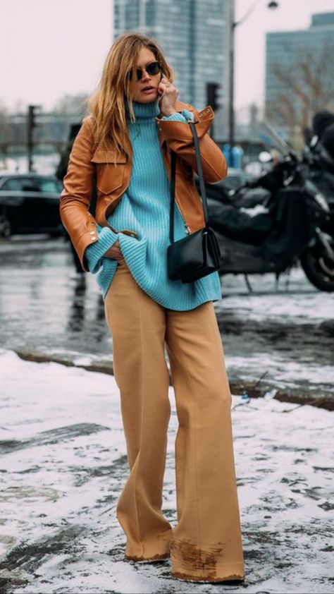 FASHION WEEK FALL 2018 Color Outfits, Colour Combinations Fashion, Color Combinations For Clothes, Pullover Outfit, Mode Casual, Work Style, Brown Pants, Spring Wardrobe, Fashion Week Street Style