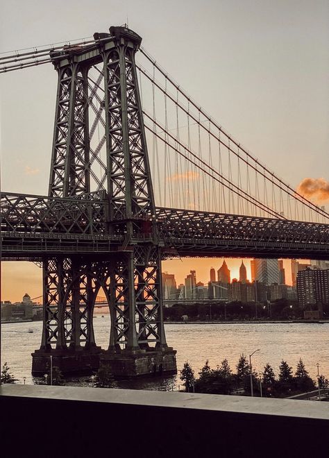 Williamsburg Bridge Nyc, Williamsburg New York, Williamsburg Nyc, The Last Olympian, Williamsburg Bridge, 2 Broke Girls, New York City Skyline, New York Aesthetic, Percy Jackson Books