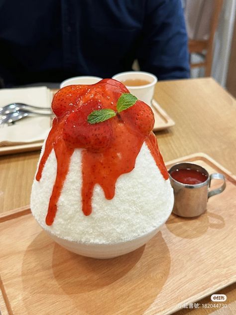 Bingsoo Korean Desserts, Bingsu Aesthetic, Cottagecore Food, Dessert Aesthetic, Korean Dessert, Food Infographic, Ice Cream Dessert, Cute Snacks, Banh Mi