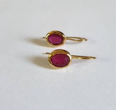 Gold Ruby Earrings, Emerald Ring Design, Gold Coin Ring, Vintage Gold Bracelet, Signet Rings Women, Vintage Gold Rings, Coin Pendant Necklace, Birthstone Earrings, Gold Signet Ring