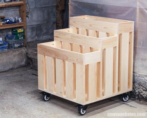 Maximize your workshop space with this small DIY lumber cart. Say goodbye to piles of wood and hello to organization with these step-by-step plans! Wood Offcut Storage, Wood Scrap Storage, Diy Lumber Rack, Sharing Library, Garage Shelving Plans, Lumber Cart, Lumber Storage Rack, Timber Storage, Wood Cart